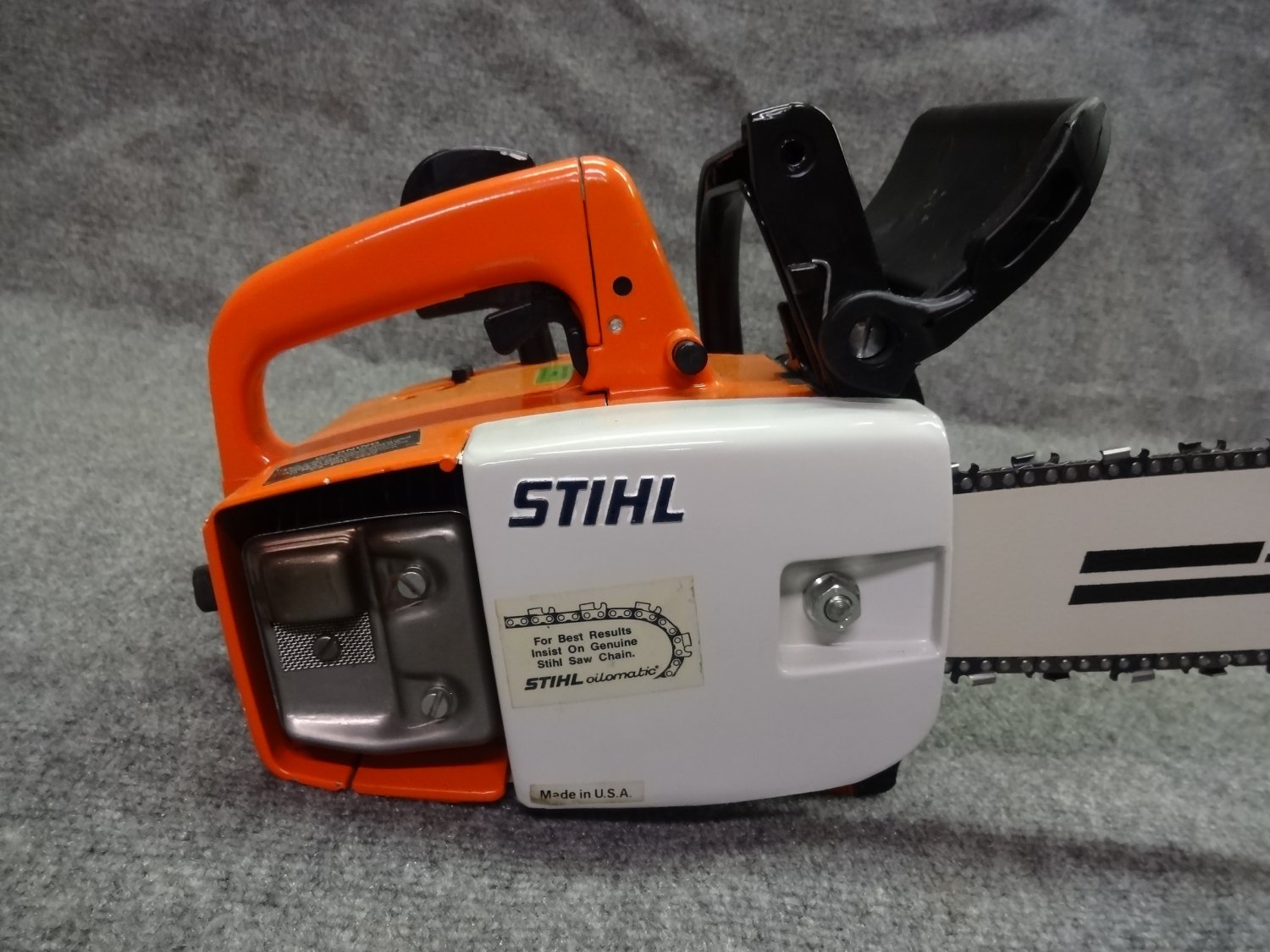 NEW STIHL 015L, 015 L GAS CHAINSAW 14" BAR & STORAGE CASE (VERY NICE SAW)