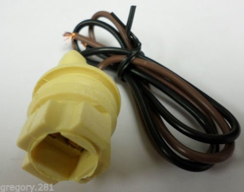 Federated Auto Parts (1) Side Marker Socket Chrysler 194, 194A 82007-3 820073