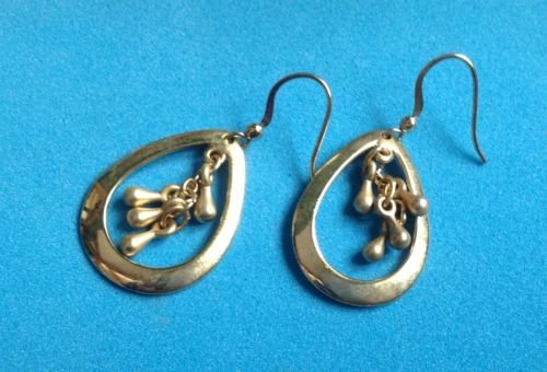 PRETTY DANGLING HANGING GOLD TONE PIERCED EARRINGS 1 5/8" X 3/4", UNUSUAL DESIGN