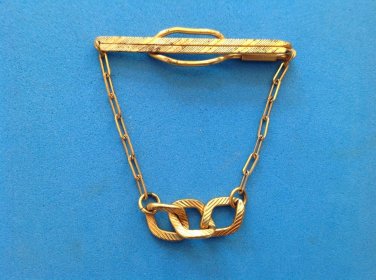 VINTAGE HICKOK DANGLING TIE CHAIN BAR / CLASP IN TEXTURED GOLD TONE