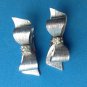 VINTAGE ANTIQUE "CORO" SILVER TONE TEXTURED RHINESTONE BOW CLIP ON EARRINGS 1.5"