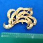 VINTAGE GOLD TONE & RHINESTONE FLOWING DESIGN PIN SHINY & TEXTURED - LOVELY !!