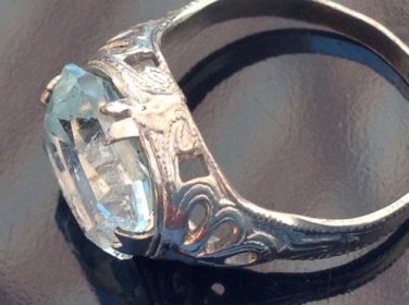 VINTAGE UNMARKED SILVER TONE WITH LIGHT AQUA COLORED STONE COSTUME RING SIZE 6