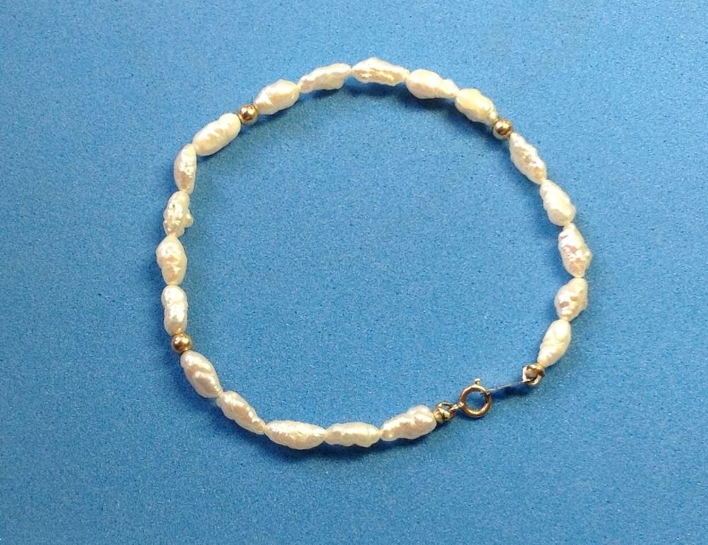14 K AND FRESHWATER PEARLS 6 1/2" LONG STRAND BRACELET. VERY SWEET !
