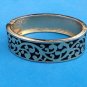 BEAUTIFUL RAISED GOLD TONE DESIGN & BLACK BACKGROUND HINGED BANGLE BRACELET 7.5"
