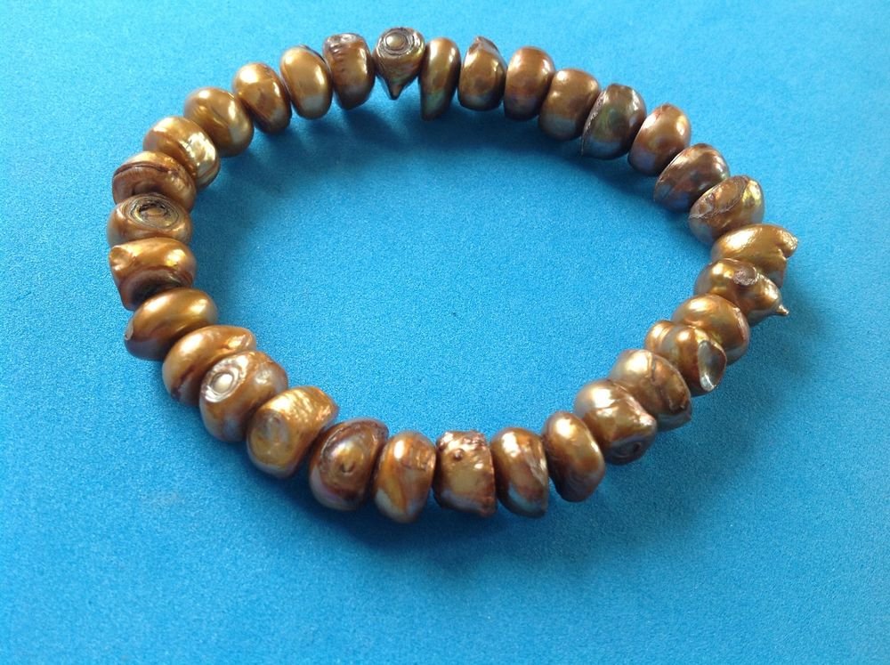 DIFFERENT GOLDEN PEARLS GREAT IRIDESCENCE STRETCH BRACELET @8" x 3/8" VERY NICE
