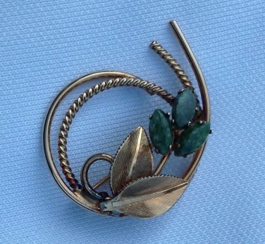 VINTAGE WINARD JADE AND GOLD FILL STYLIZED FLORAL PIN 1 1/2" X 1 1/4"