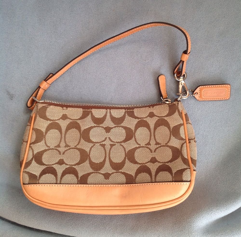 COACH SMALL LOGO PURSE NO G15 - 6094. GREAT CONDITION