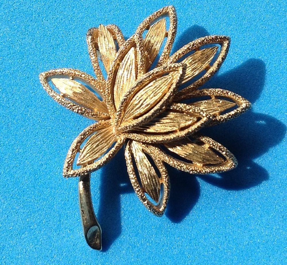 GOLD TONE WATER LILY TEXTURED PIN BY "AVON" 2" X 1 1/2"