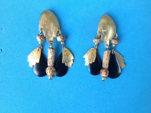 PRETTY ENGRAVED GOLD TONE CORK LIGHTWEIGHT BLACK METAL DANGLE CLIP ON EARRINGS