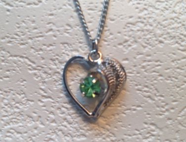 PRETTY GREEN STONE SILVER TONE FILIGREE 5/8" HEART PENDANT 17" CHAIN NECKLACE