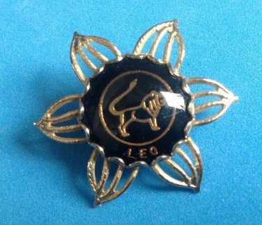 VINTAGE HOROSCOPE LEO LION BLACK AND GOLD TONE PIN 1 1/2" IN DIAMETER