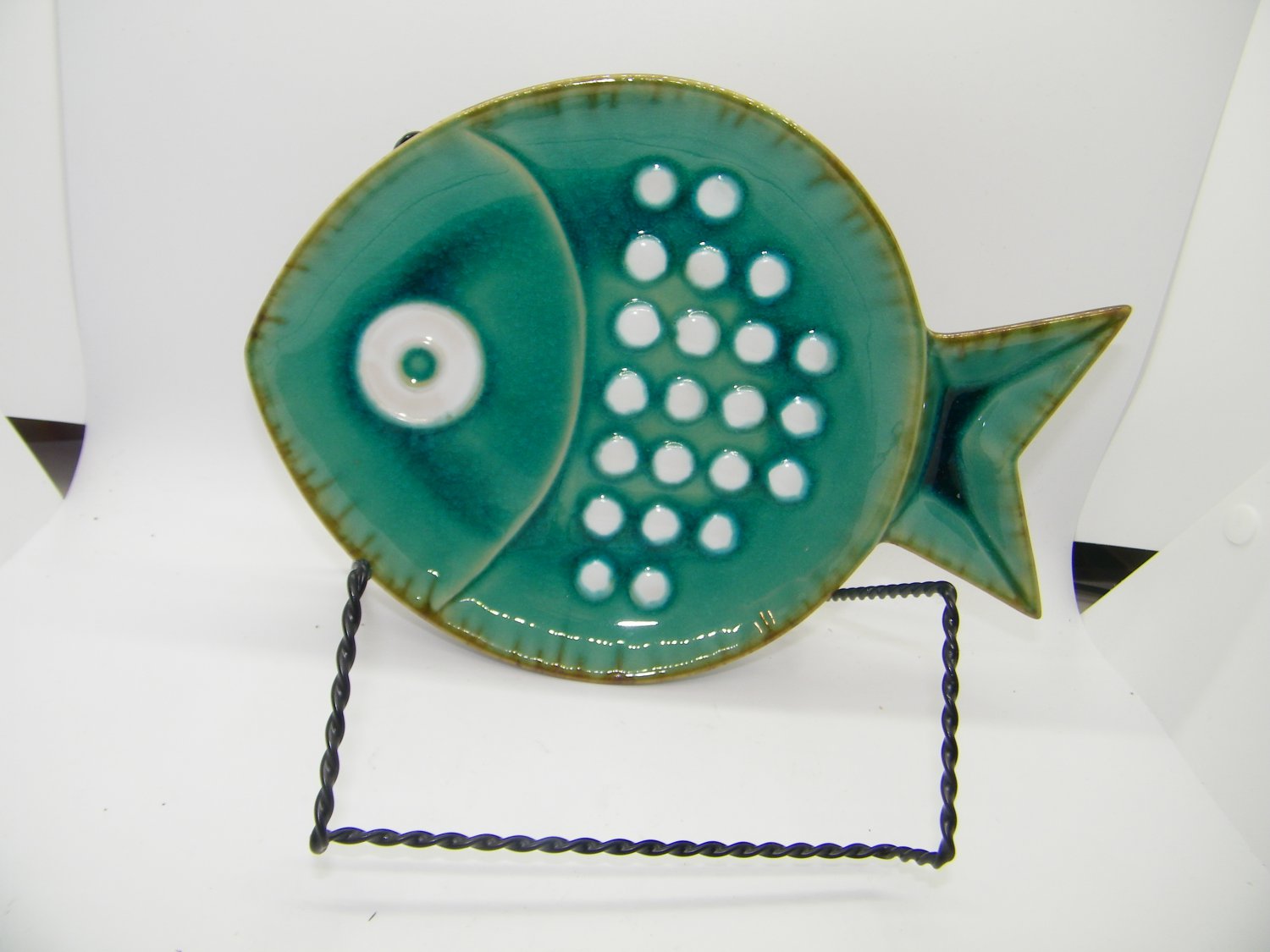 FISH DECORATIVE PLATE TEAL WHITE