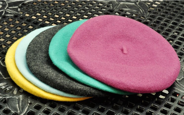 T autumn and winter vintage woolen casual beret painter cap millinery black red green