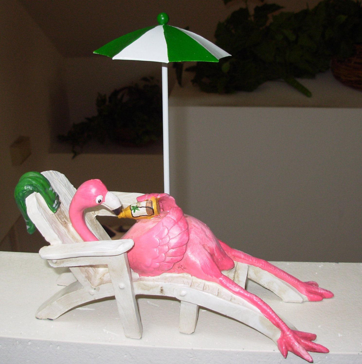 PINK FLAMINGO FIGURINE LOUNGE CHAIR BEACH FLAMINGO WITH BOTTLE NEW ...