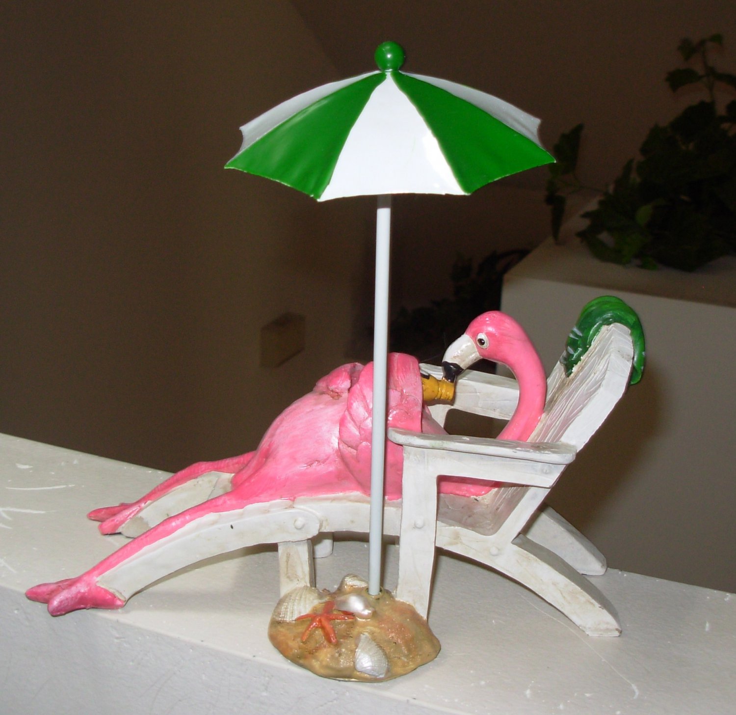 PINK FLAMINGO FIGURINE LOUNGE CHAIR BEACH FLAMINGO WITH BOTTLE NEW ...