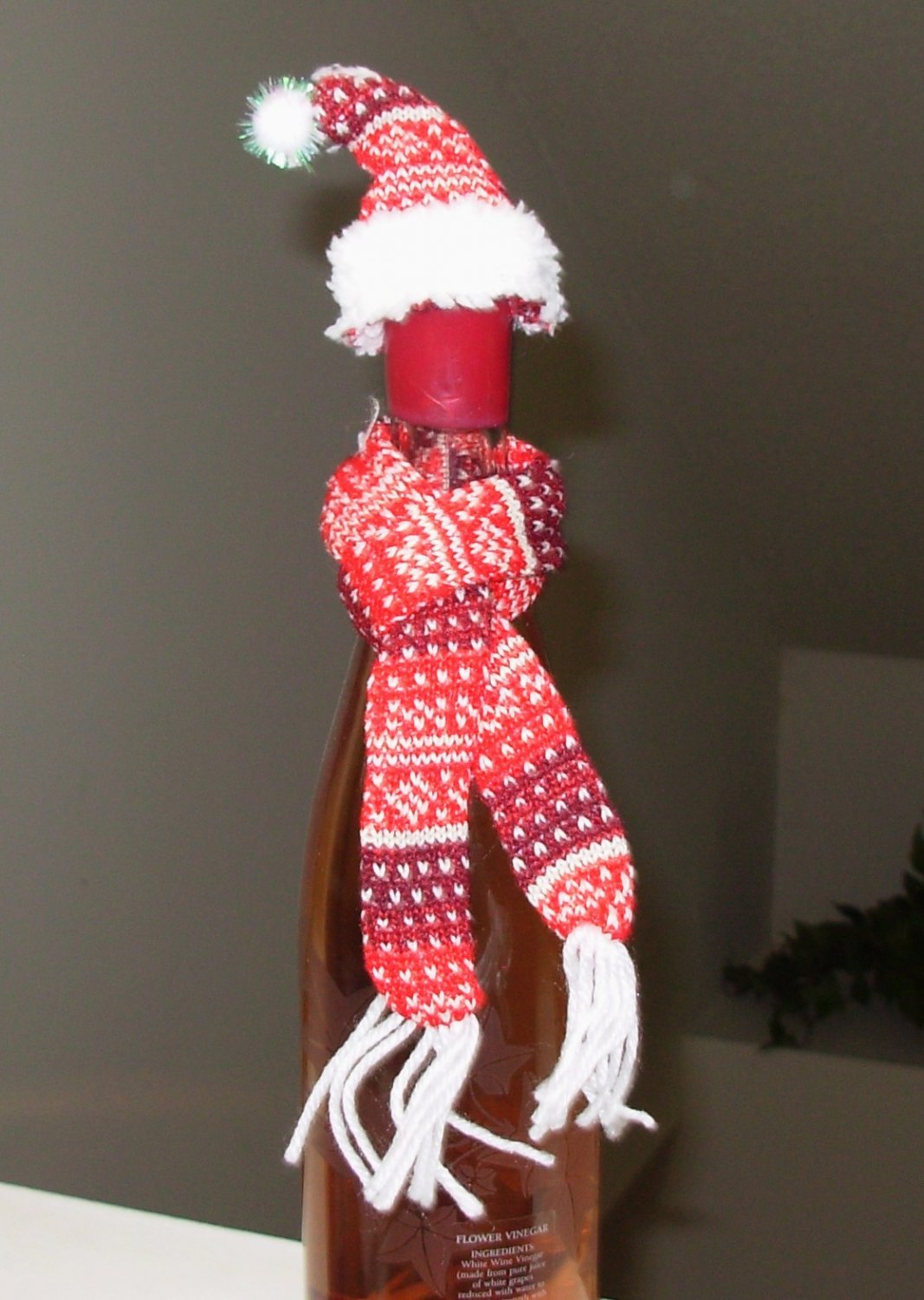 WINE BOTTLE SNUGGLER SCARF AND STOCKING CAP NEW GANZ HOLIDAY HOSTESS GIFT