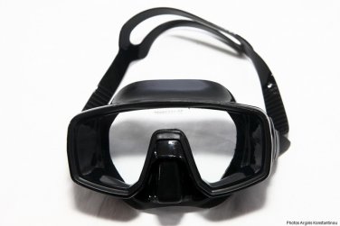 XIFIAS DIVING MASK 812 VERY POWERFUL SURFACE BLACK SILICONE IN PLASTIC BOX