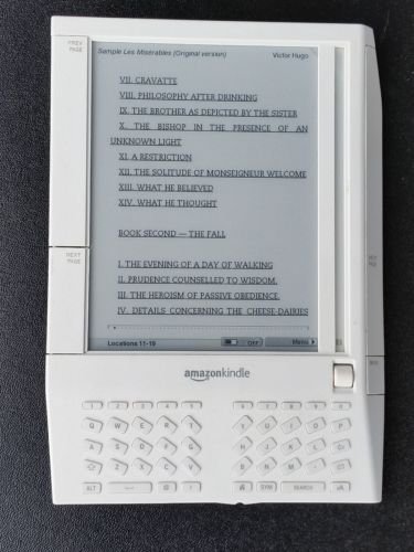 Amazon Kindle 1st Generation D00111  6 in - White works