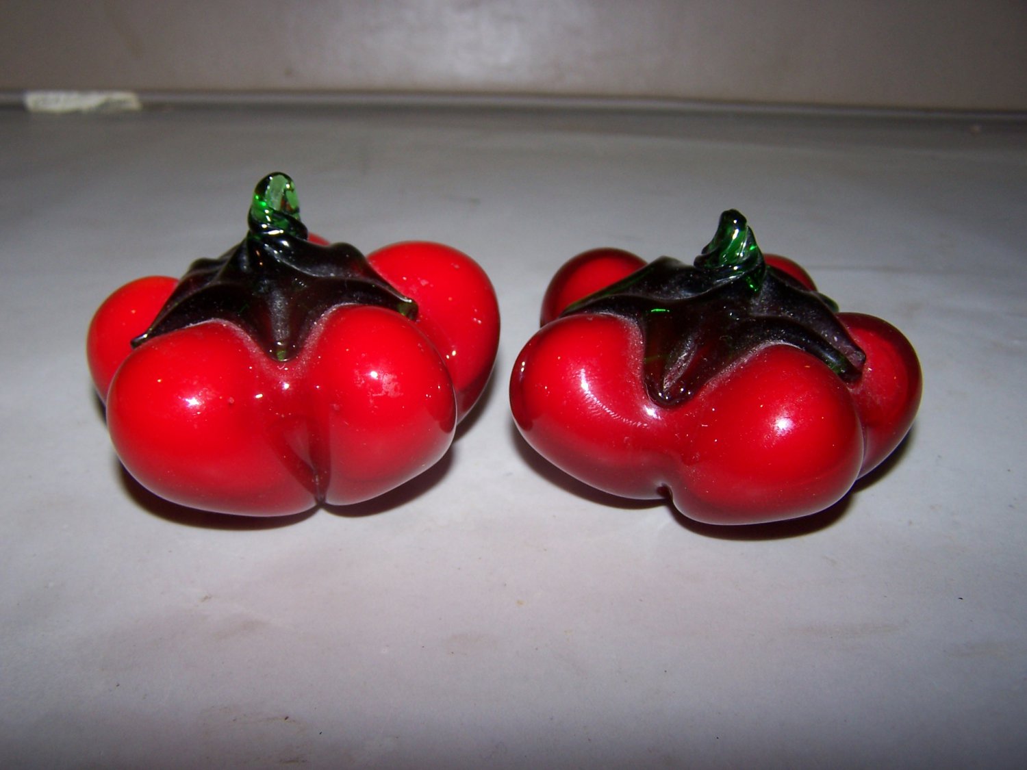 glass tomatoes very nice red lot of 2