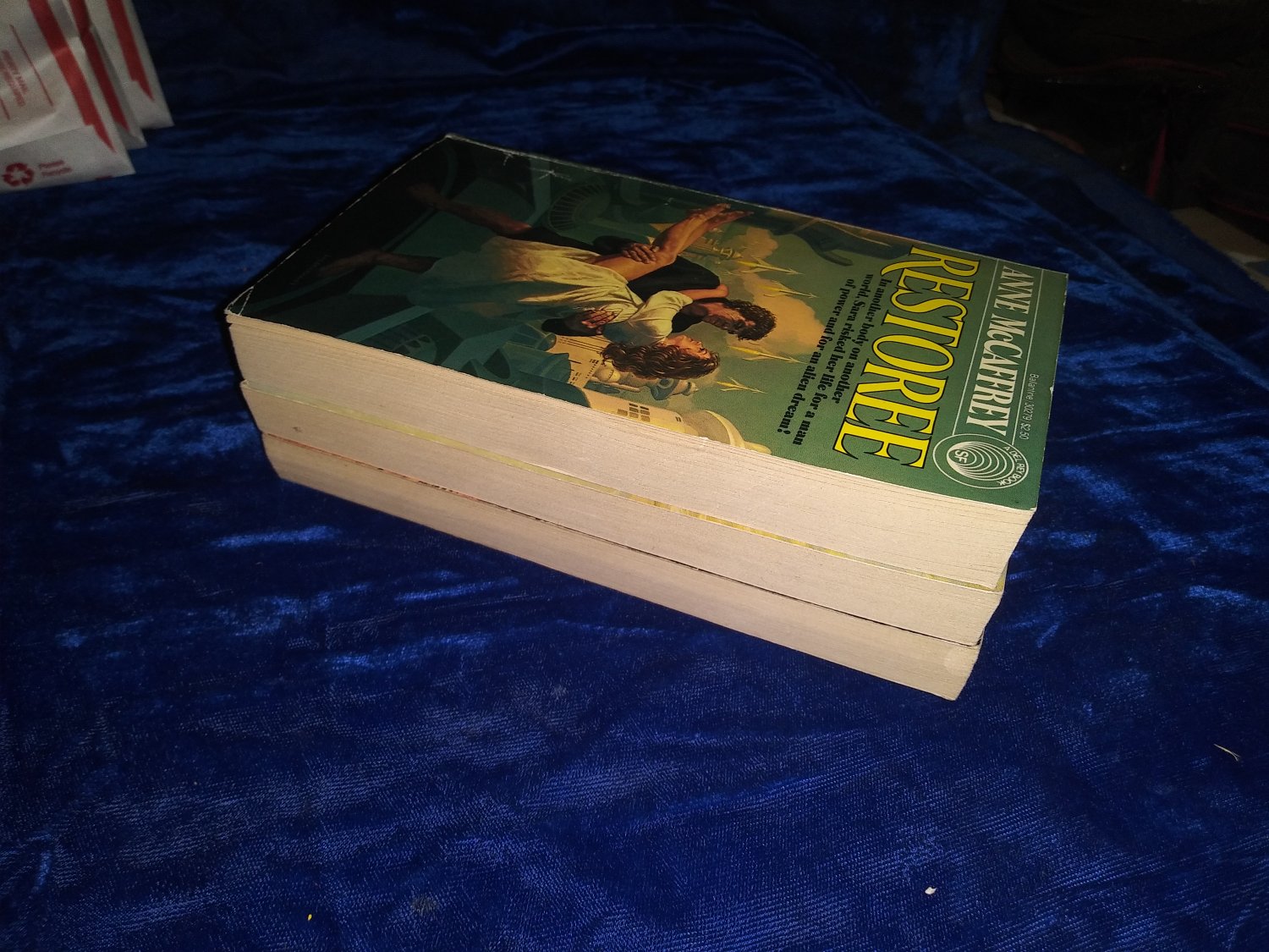 get off the unicorn anne mccaffrey book lot