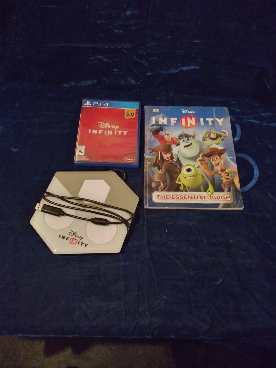 Disney Infinity 3.0 PS4 game and book