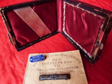WWI WAR MEDAL BOX DEFENCE PIN STERLING SILVER OVERSEAS BAR