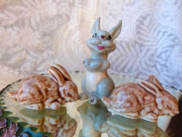 WADE LAUGHING RABBIT RED ROSE CLOSED EAR 3PC EASTER BUNNY