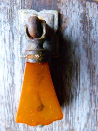ART DECO BAKELITE AMBER DRAWER PULL VINTAGE CABINET TRIANGLE DROP PULL LARGE