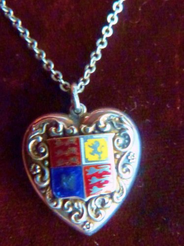 STERLING SWEETHEART REPOUSEE SILVER BRITISH ROYAL COAT OF ARM NECKLACE WWI
