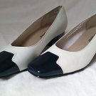 AUDITIONS womans size 8B white leather shoes with black toe tips New