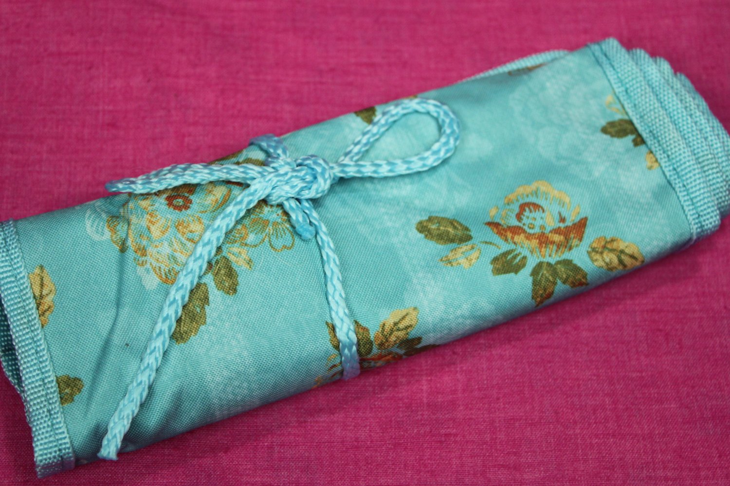 DMC StitchBow Roll and Floss Holders Embroidery Floss Organizer Set