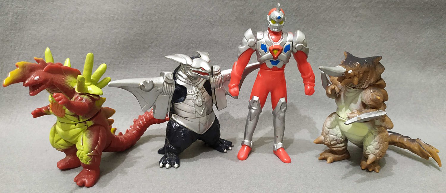 Gridman Superhuman Samurai Syber Squad Lot of 4 Vinyl Figures Kabaya
