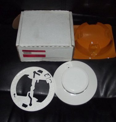 NEW IN BOX vintage ITI Brand LM System Sensor SMOKEDETECTOR MDL# 60-645-95