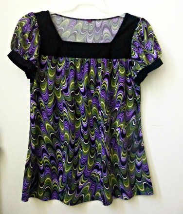 Size M ?? Multi-Color Stretch Short Sleeve Women's Top Square Neck Geometric