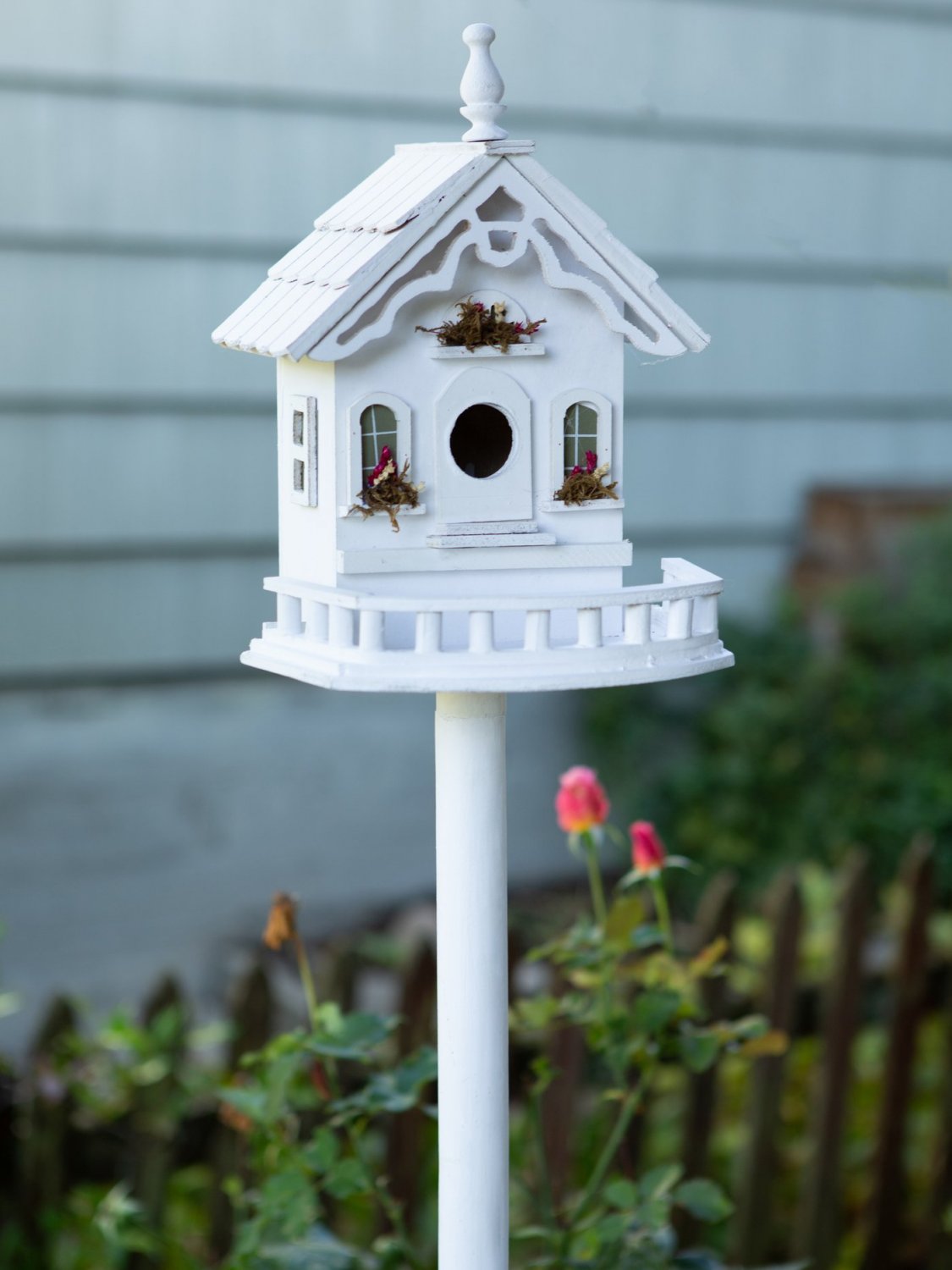 White Freestanding Victorian Birdhouse W/Base