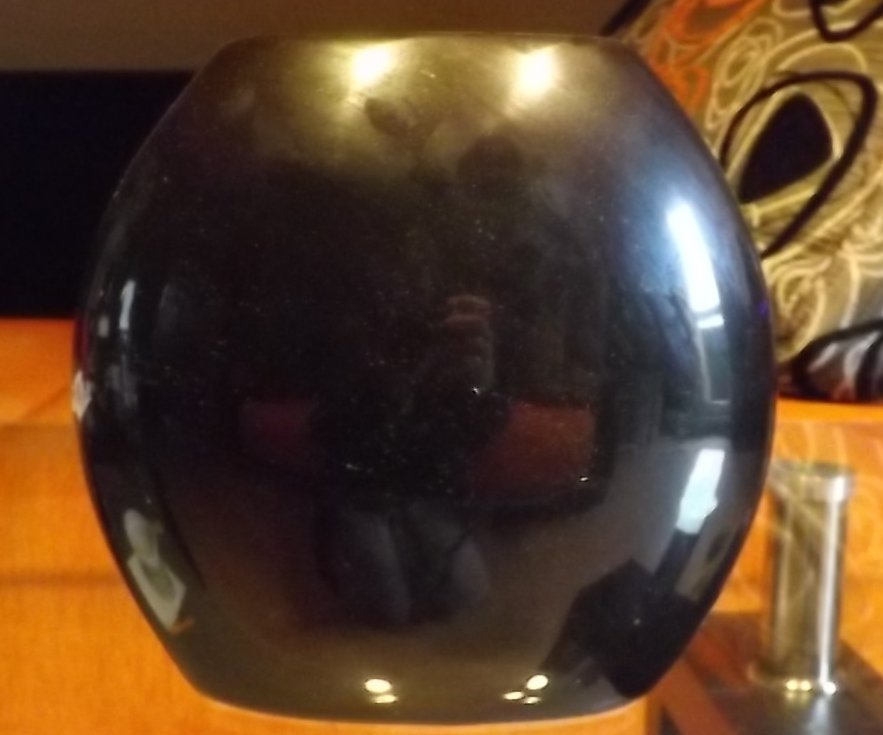Fine porcelain decorative black vase