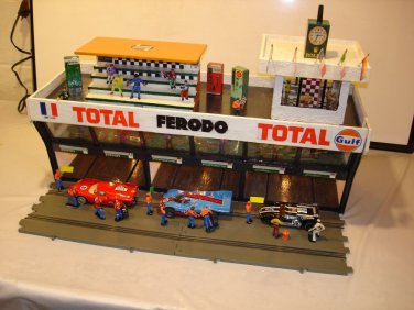 Three Level 6 car garage VIP level, control tower& grand stands 1/32 offered MTH