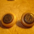 Set of 2 plastic buttons with embeded metal crest.