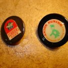 Lot of 2 advertising plastic & metal buttons for Schriek's Koek & Anton Hunink. Lot of 2 advertising plastic & metal buttons for Schriek's Koek & Anton Hunink.