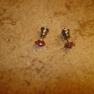 Heart shape metal earings with rhinestone.
