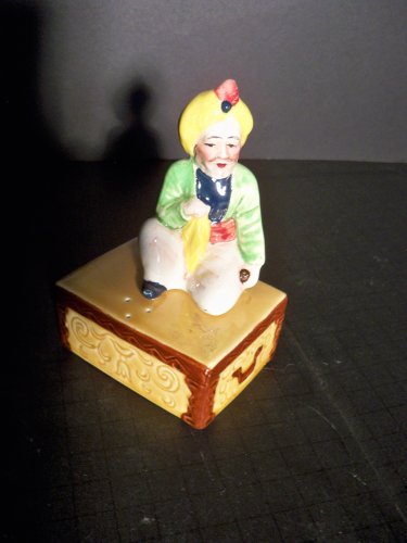 Vintage magic genie salt & pepper set