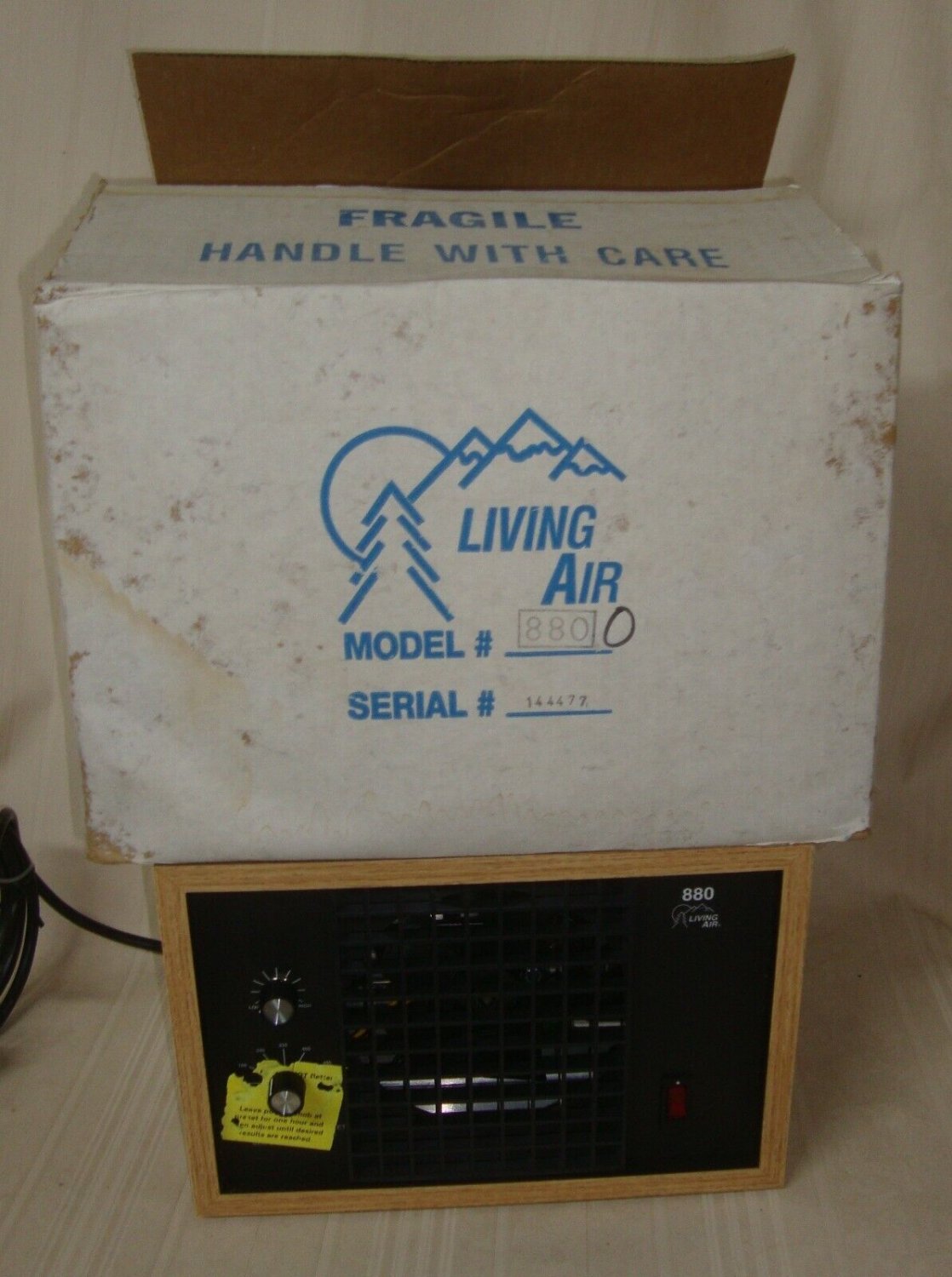 LIVING AIR OZONE GENERATOR AIR PURIFIER 880 No Plates OPEN BOX