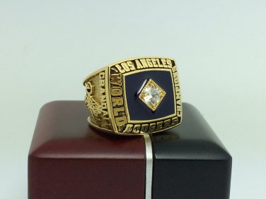 1981 Los Angeles Dodgers world series Championship Ring 9-13 Size With wooden box