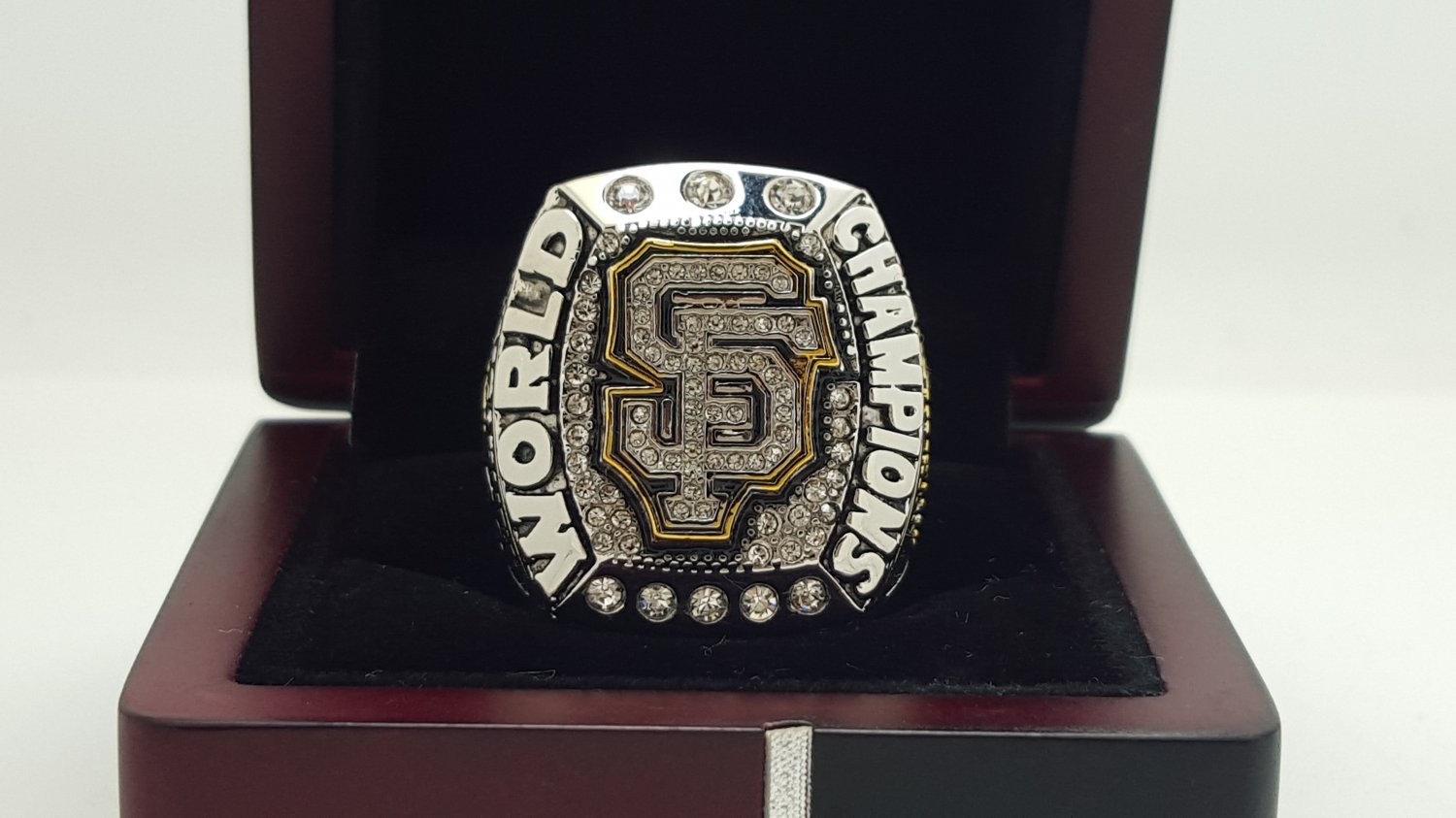 2014 San Francisco Giants world series Championship Ring 9-13 Size Engraved inside with wooden box