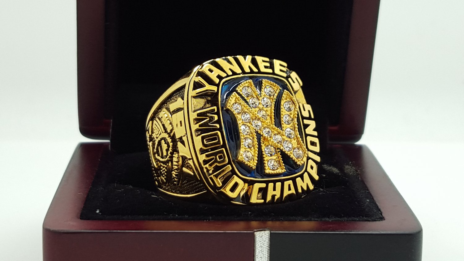 1977 New York Yankees world series Championship Ring Name MUNSON 8-14S - 1977 New York Yankees World Series Ring
