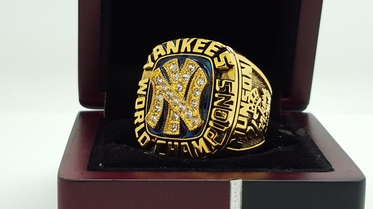 1977 New York Yankees world series Championship Ring Name MUNSON 8-14S