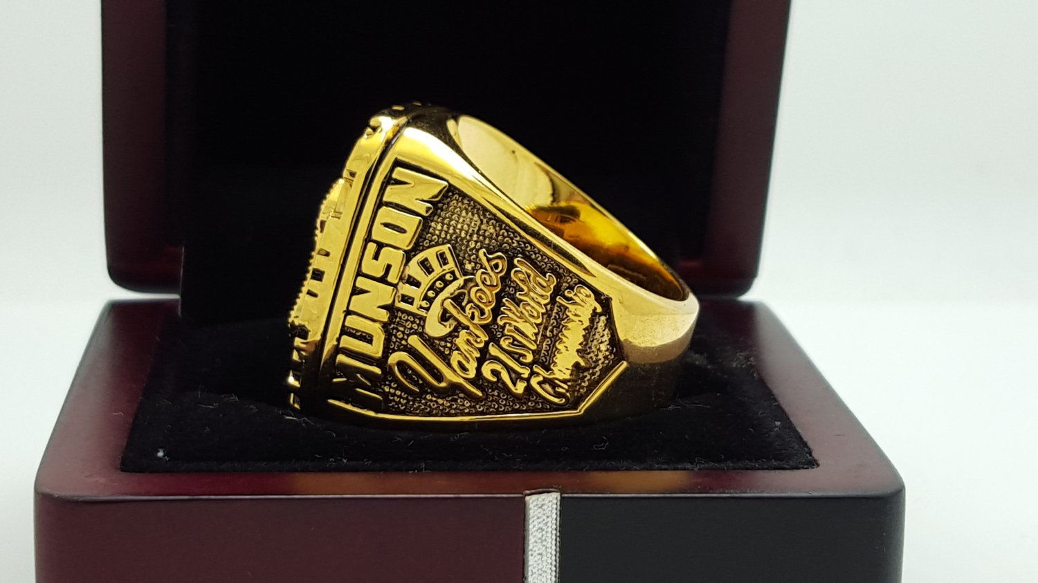 1977 New York Yankees world series Championship Ring Name MUNSON 8-14S - 1977 New York Yankees World Series Ring