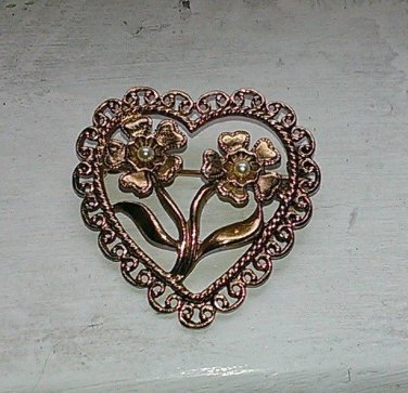 AVON VINTAGE TEXTURED OPEN WORK FAUX PEARL FLOWER HEART BROOCH SIGNED