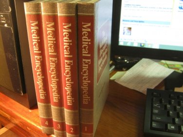 4 Volume Set The Wrold Book Illustrates Home Medical Encyclopedia